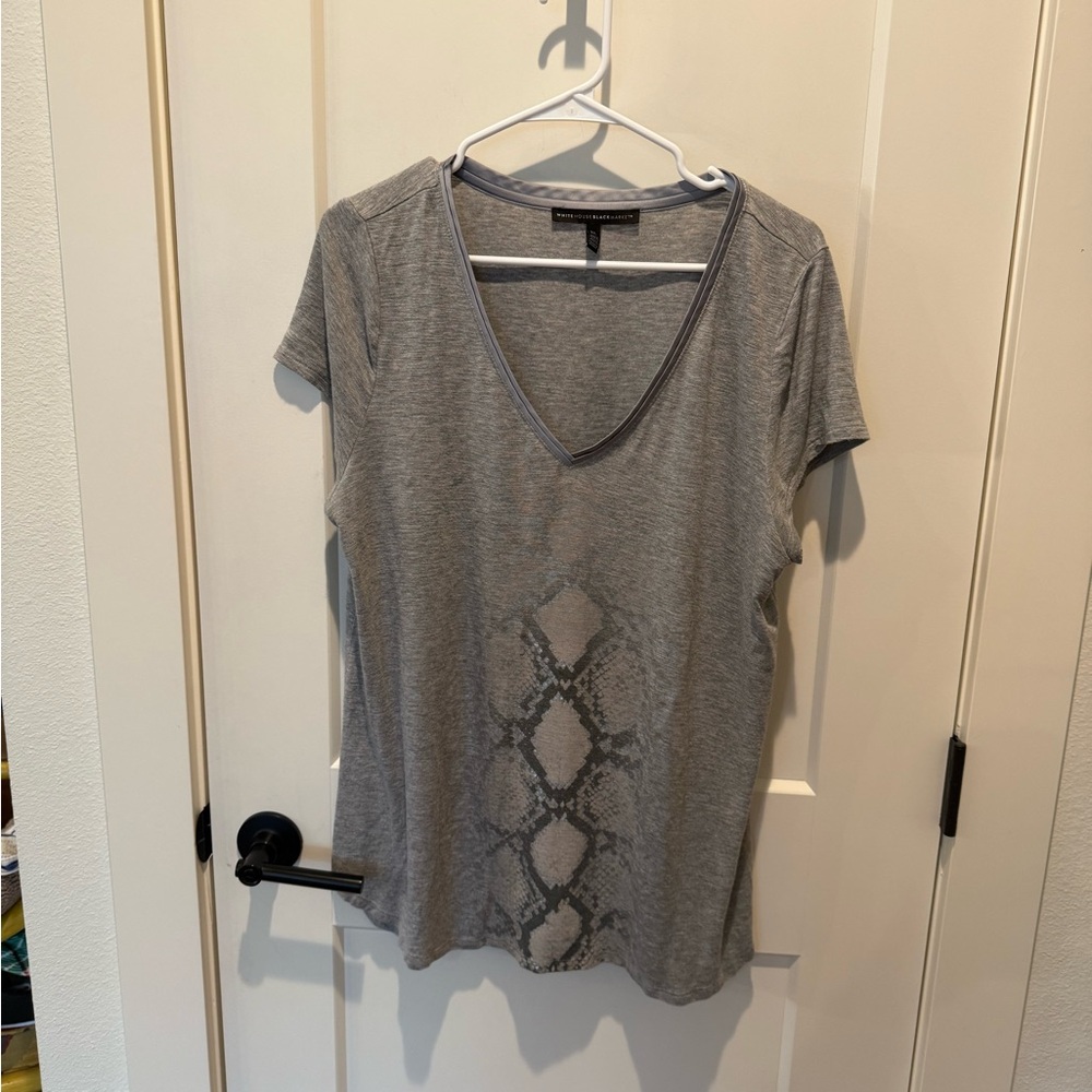 White House Black Market Ladies Gray Short Sleeve Shirt w/Design.  XL.